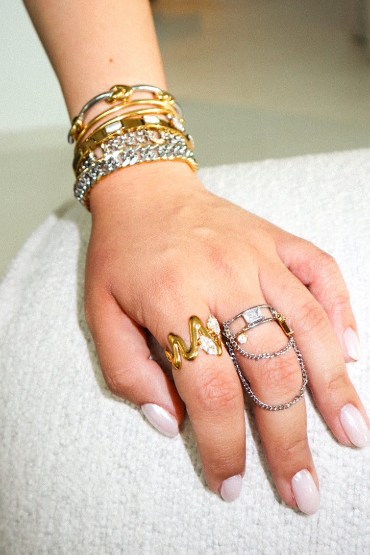 Gold Zigzag Zircon Ring